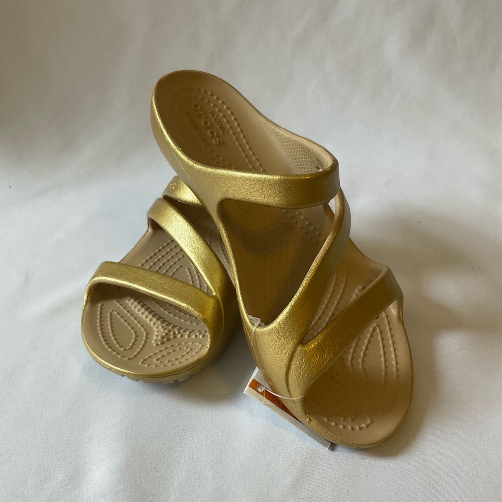WOMEN'S CROCS GOLD METALLIC STRAPPY KADEE II BEACH/POOL WATER SANDALS SIZE 4 NWT